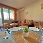 Cozy Near Sea Garden Apartman Várna