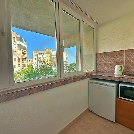 Daire Cozy Near Sea Garden *